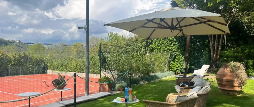 Historic countryside villa with outdoor tennis court in Umbria, ideal for a weekend from Rome