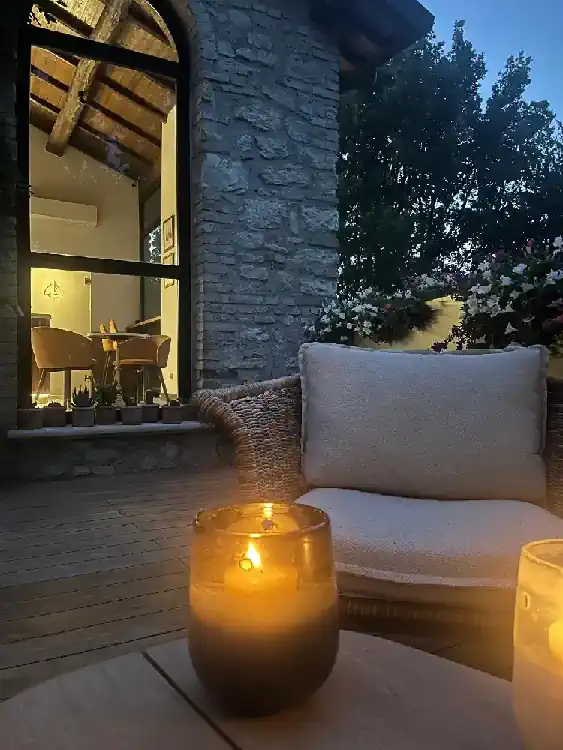 Terrazza serale della villa di Adagio Umbro vicino a Spoleto