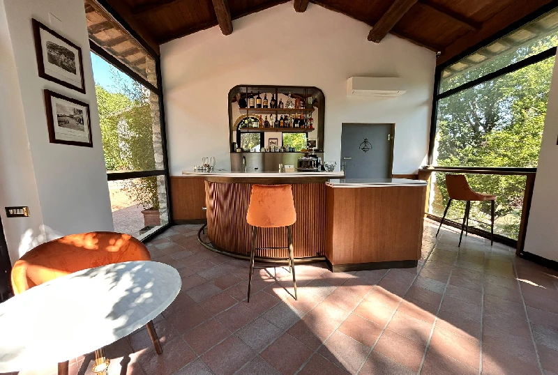 Villa with tennis court for group stay in Central Italy and Umbria, close to Roma