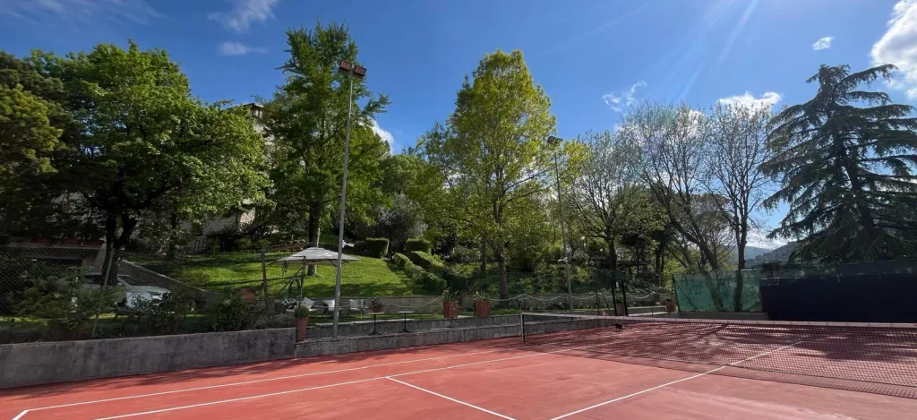 Vacanza esperienziale e tennis in Umbria presso B&B in villa storica a Spoleto con campo da tennis