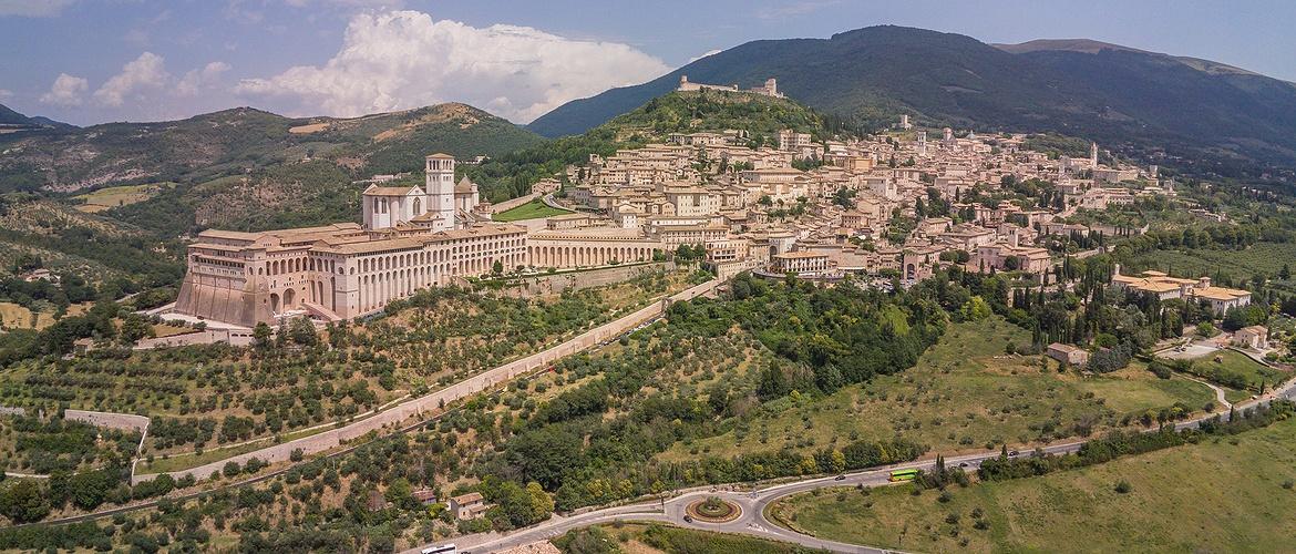 Franciscan Umbria landscape for a spiritual and cultural journey between Spoleto and Assisi